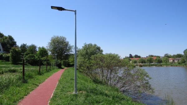 Horganyzott acél lámpaoszlop 4 méter+ 40W napelemes LED utcai világítás+ alapvasalat szett beépített akkumulátorral - Image 6